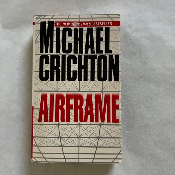 BARGAIN: Four (4) books: 3 by Michael Crichton and 1 by John Grisham - Picture 14 of 16